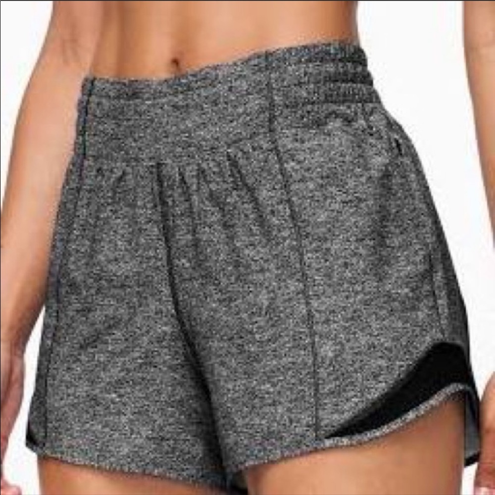 Lululemon Hotty Hot 4 inch size 4